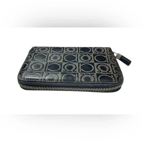 ⭐️Salvatore Ferragamo Black and Gray Wallet - Picture 4 of 11